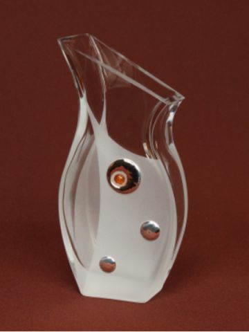 Zdobiony wazon z matowionego szka